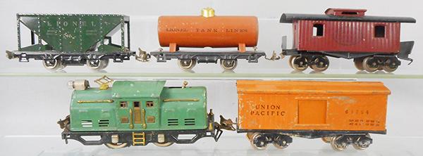 LIONEL TRAIN SET: O ga, 252 loco, die cast wheels fatigued, 820 box car, 803 hopper, 804 tank, 822 caboose, C5-6.