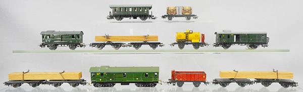 10 MARKLIN FREIGHT CARS: HO ga, 4002 coach, 308 wine car, 378 baggage, 3 #361G lumber car, 374 Shell tank, 329/4 baggage, 344 baggage w/claw couplers, 365 gondola, C6-8.