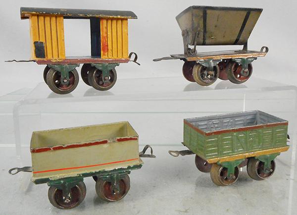 4 MARKLIN FREIGHT CARS (1 of 2)