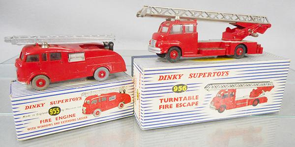 2 DINKY FIRE ENGINES (1 of 1)
