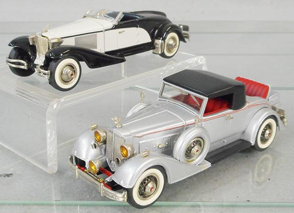 2 DIE CAST CLASSIC AUTOS (1 of 1)