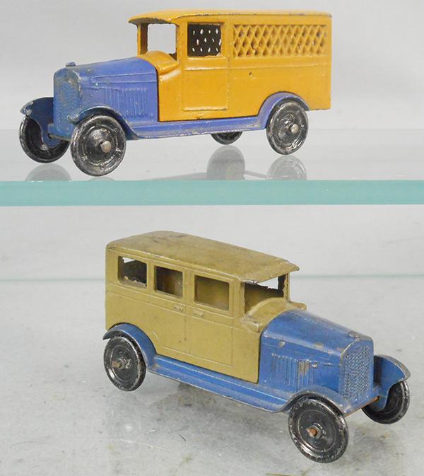 2 TOOTSIETOY NO NAME GM AUTOS (1 of 2)