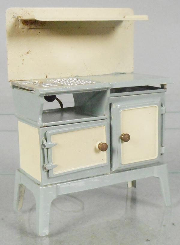GERMAN DOLL HOUSE STOVE (1 of 2)