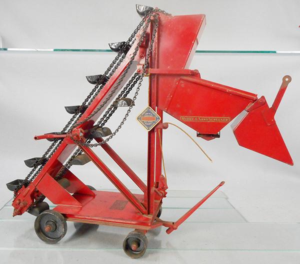 BUDDY L 300 SAND SCREENER: painted pressed steel, 29 in long, 17 1/2 in wide, 21 in tall, red, w/orig store tag, all decals intact, not working due to die cast gear fatigued, ca 1927, C7-8.