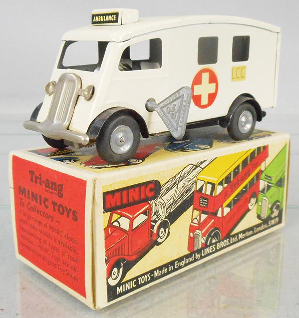 MINIC 75M AMBULANCE (1 of 2)