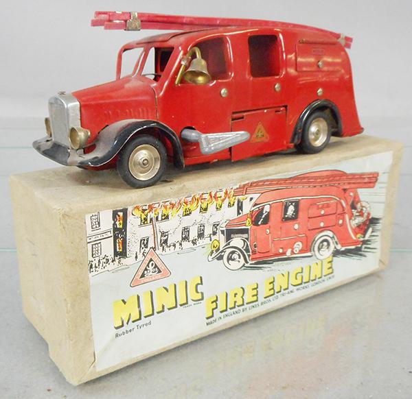MINIC 62M POSTWAR FIRE ENGINE (1 of 2)