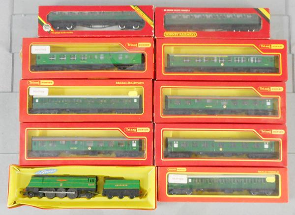 TRIANG HORNBY TRAIN SET (1 of 1)