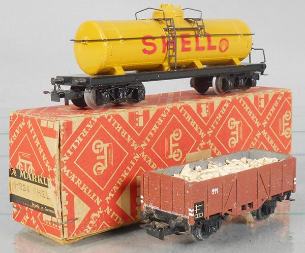 2 MARKLIN FREIGHT CARS (1 of 2)