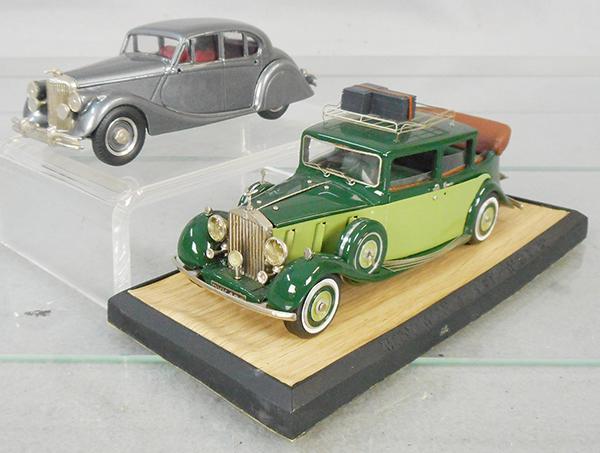 2 DIE CAST CLASSIC MODELS (1 of 1)
