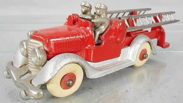 HUBLEY 519 FIRE LADDER TRUCK (1 of 2)