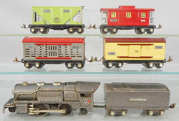 LIONEL TRAIN SET (1 of 2)