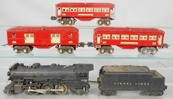 LIONEL TRAIN SET (1 of 2)
