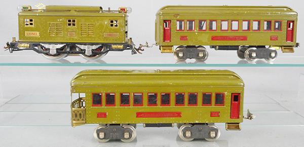 LIONEL TRAIN SET (1 of 2)
