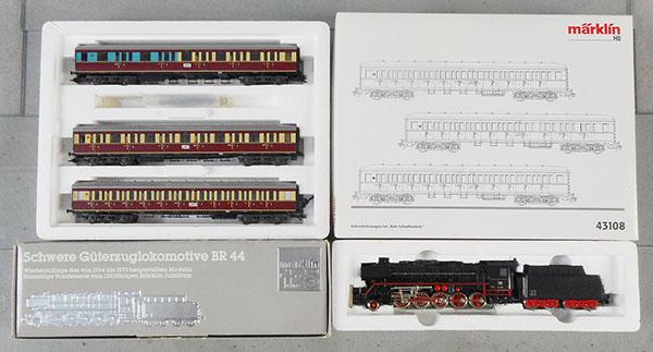 MARKLIN TRAIN SET: HO ga, 3108 loco & tender, 43108 3-car set, orig boxes minor wear, C8-9.