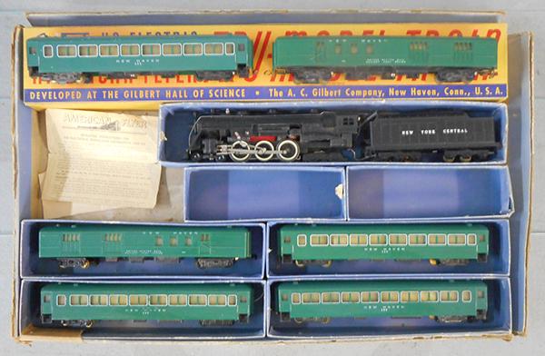AMERICAN FLYER TRAIN SET (1 of 2)