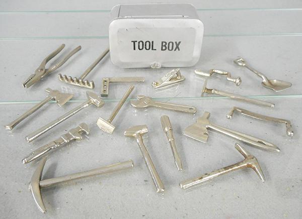 LIONEL 208 TOOL BOX (1 of 1)