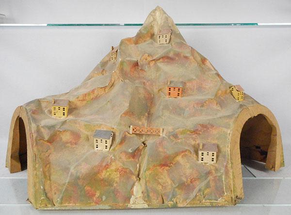 LIONEL 140L TUNNEL (1 of 2)