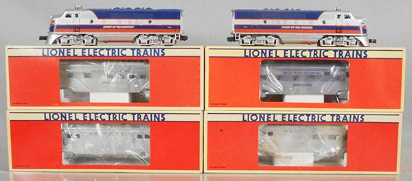 LIONEL TRAIN SET (1 of 2)