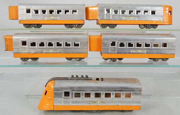 LIONEL TRAIN SET (1 of 2)