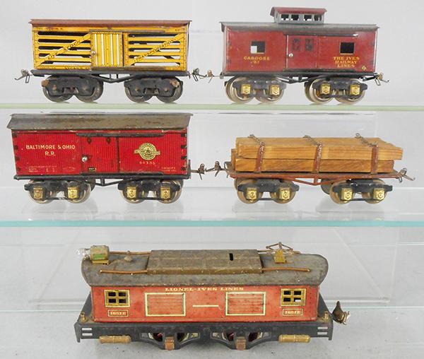 IVES TRAIN SET (1 of 2)
