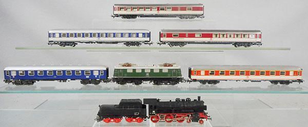2 MARKLIN TRAIN SETS (1 of 1)