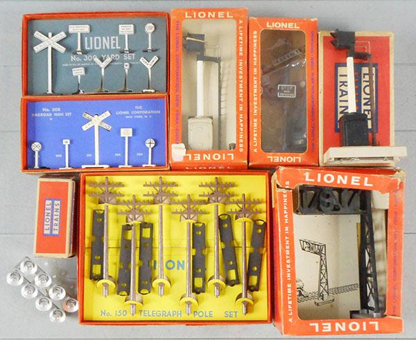 8 LIONEL ACCESSORIES (1 of 1)