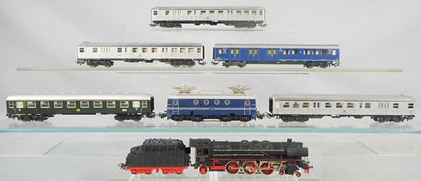 2 MARKLIN TRAIN SETS (1 of 1)