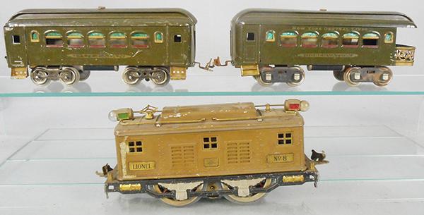 LIONEL TRAIN SET (1 of 2)