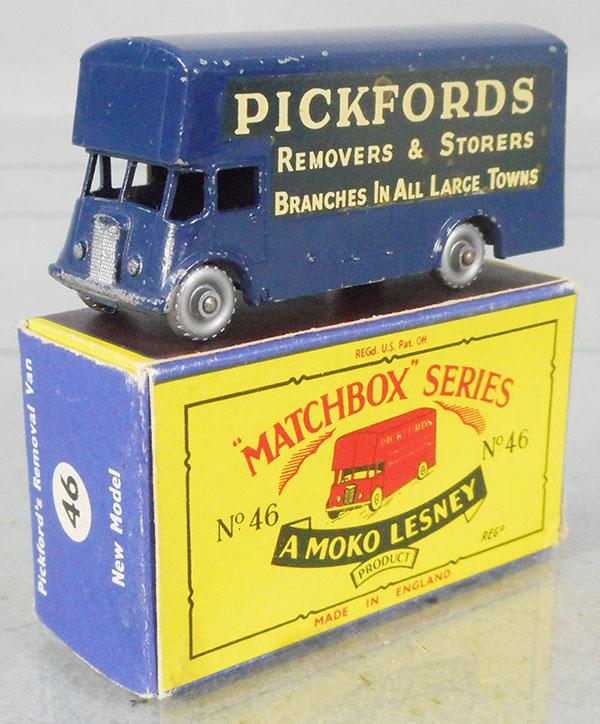 MATCHBOX 46B2 PICKFORDS VAN (1 of 2)