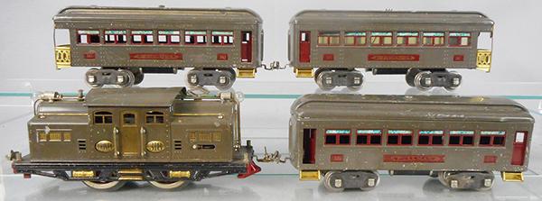 LIONEL TRAIN SET (1 of 2)