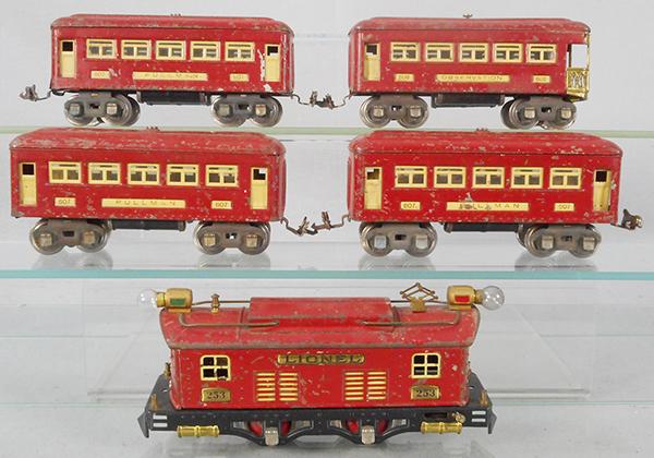 LIONEL TRAIN SET (1 of 2)