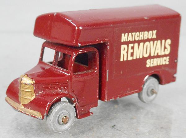 MATCHBOX 17A1 REMOVALS VAN (1 of 2)