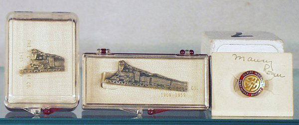 3 AMERICAN FLYER AC GILBERT PINS: all presented to Maury Romer, pin & tie clasp of Frontiersman loco in plastic box printed The AC Gilbert Co. 1909-1959, & pin printed Gilbert Institute of Erector Engineering, C7-9. Please read & unde