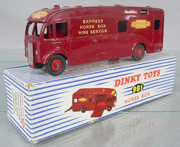 DINKY 981 HORSE BOX (1 of 3)