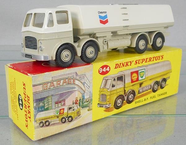 DINKY 944 LEYLAND CHEVRON TANKER (1 of 2)