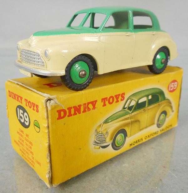 DINKY 159 MORRIS OXFORD (1 of 2)
