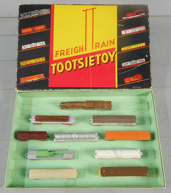 TOOTSIETOY 5600 FREIGHT TRAIN (1 of 2)