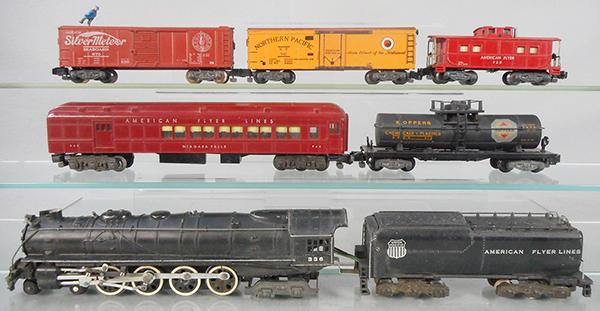 AMERICAN FLYER TRAIN SET (1 of 2)