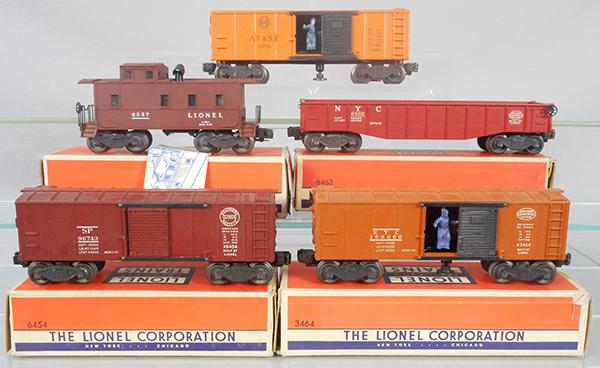5 LIONEL FREIGHT CARS (1 of 1)