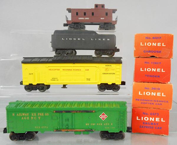 4 LIONEL FREIGHT CARS (1 of 2)