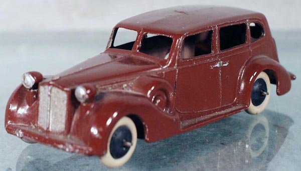 DINKY 39A PACKARD SEDAN: brown, C6-7.