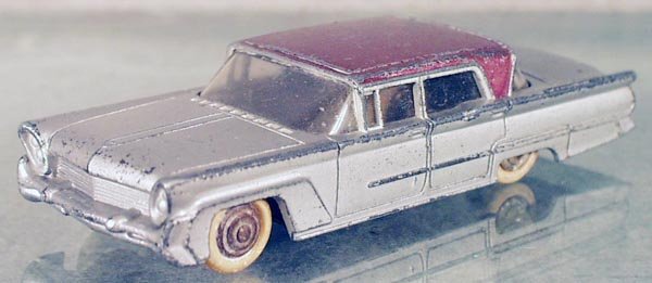 FRENCH DINKY 532 LINCOLN PREMIERE: silver w/maroon roof, oxidation on 3 hubs, paint heavily worn, C3.