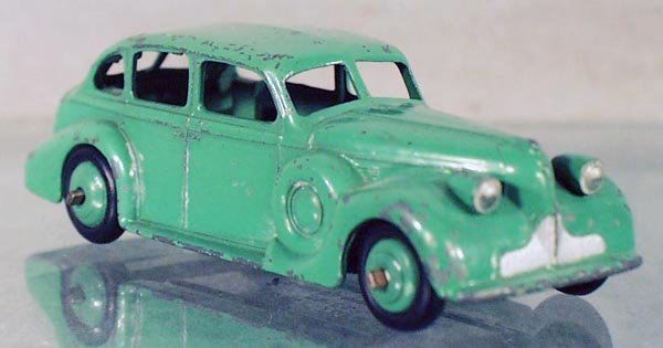 DINKY 39D BUICK SEDAN: green, C5.