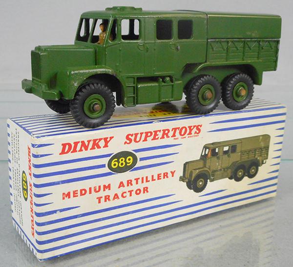 DINKY 689 MEDIUM ARTILLERY TRACTOR: green, orig box minor wear, C8.