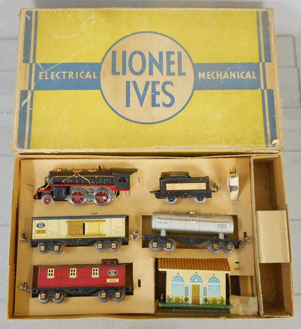 LIONEL - IVES 1051E TRAIN SET: O ga, 1661E loco, tender, 1679 box car, 1680 tank, 1682 caboose, orig set box & insert minor wear, C7-8.
