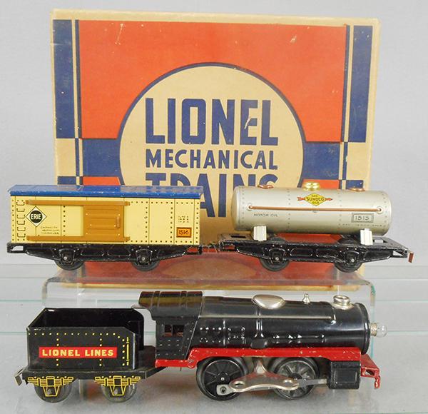 LIONEL 1531 TRAIN SET: O ga, 1506 loco, windup working, w/light, 1502 tender, 1514 box car, 1515 tank, w/track, C8-9.