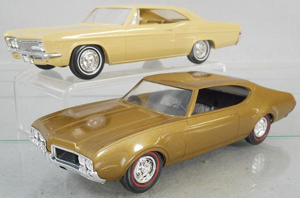 2 GM PROMO CARS: AMT 1966 Chevrolet, beige, Johan 1969 Oldsmobile 442, metallic brown, C8.