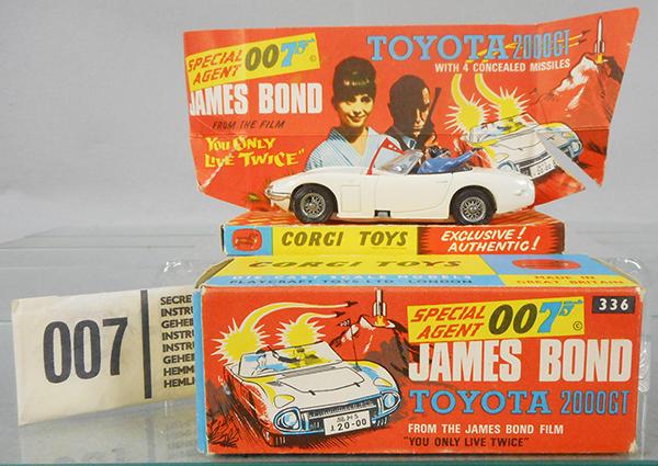 CORGI 336 JAMES BOND TOYOTA 2000 GT: trunk stays closed when closed, w/sealed packet, orig box & insert minor wear, C8-9.