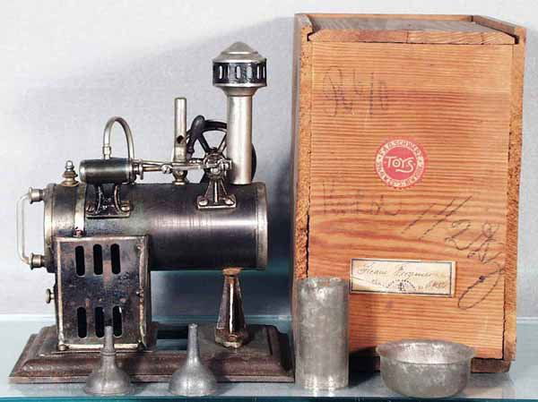 CARETTE 645/1 STEAM ENGINE: 7 1/2 in tall, missing burner, w/orig wooden box, box has FAO Schwarz sticker, C6-7.