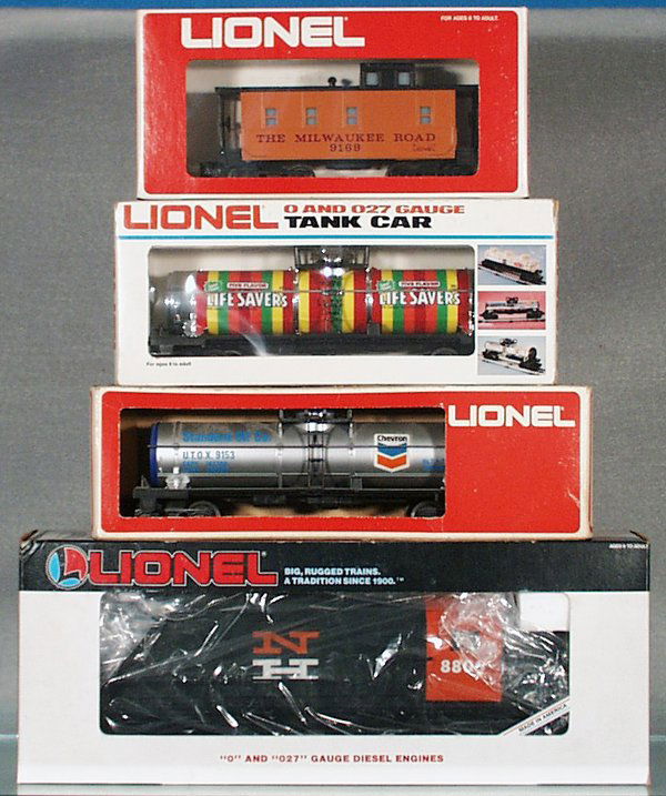 LIONEL TRAIN SET: O ga, 18806 NH diesel, 9278 tank, 9153 tank, 9169 caboose, orig boxes minor wear, C8-9.